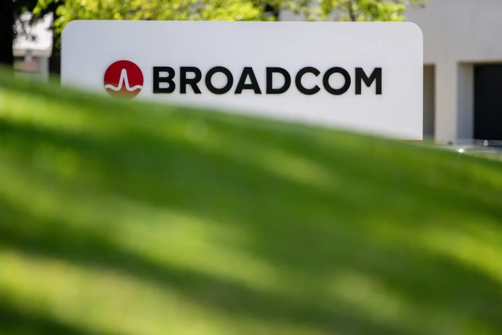 Broadcom Ships New AI Chip to Fujitsu, Plans Wider Rollout in Push for ...